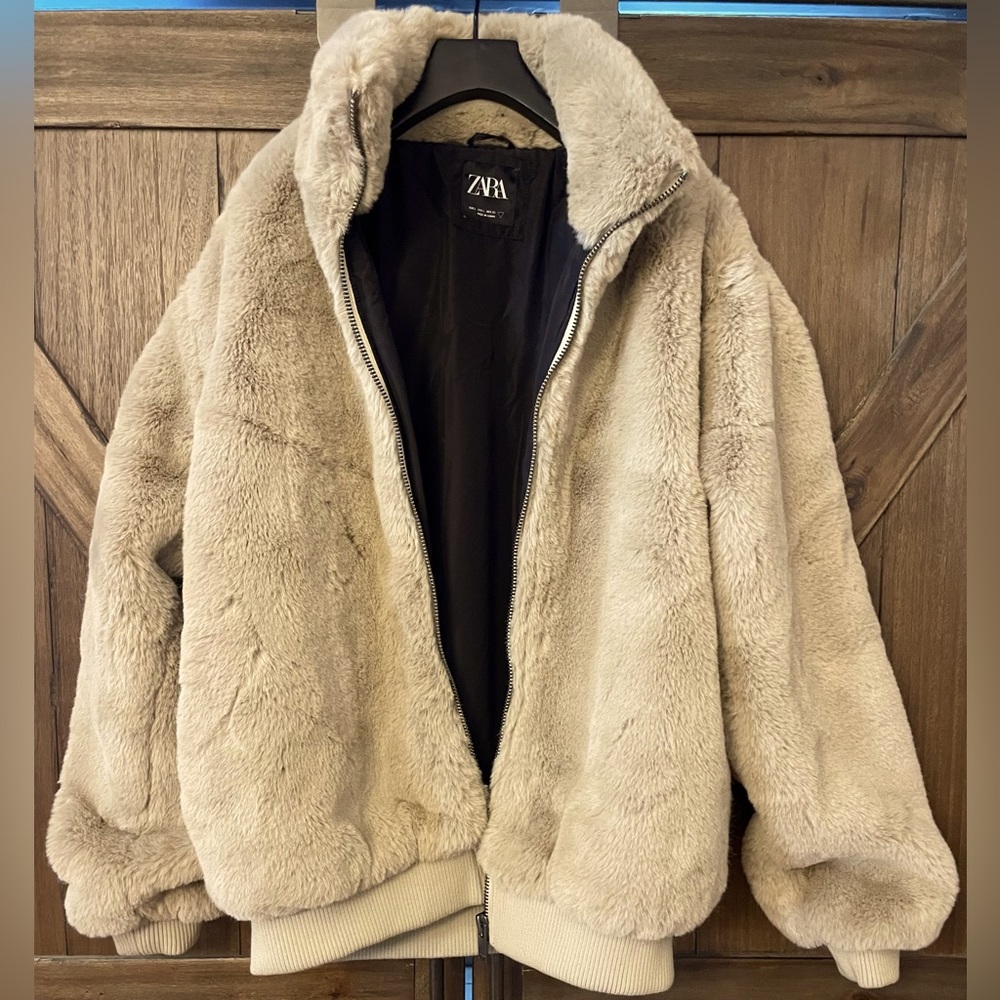ZARA Jacket Men Popular CROPPED FLEECE JACKET zip up into this Soft and warm❤️ - Picture 2 of 8